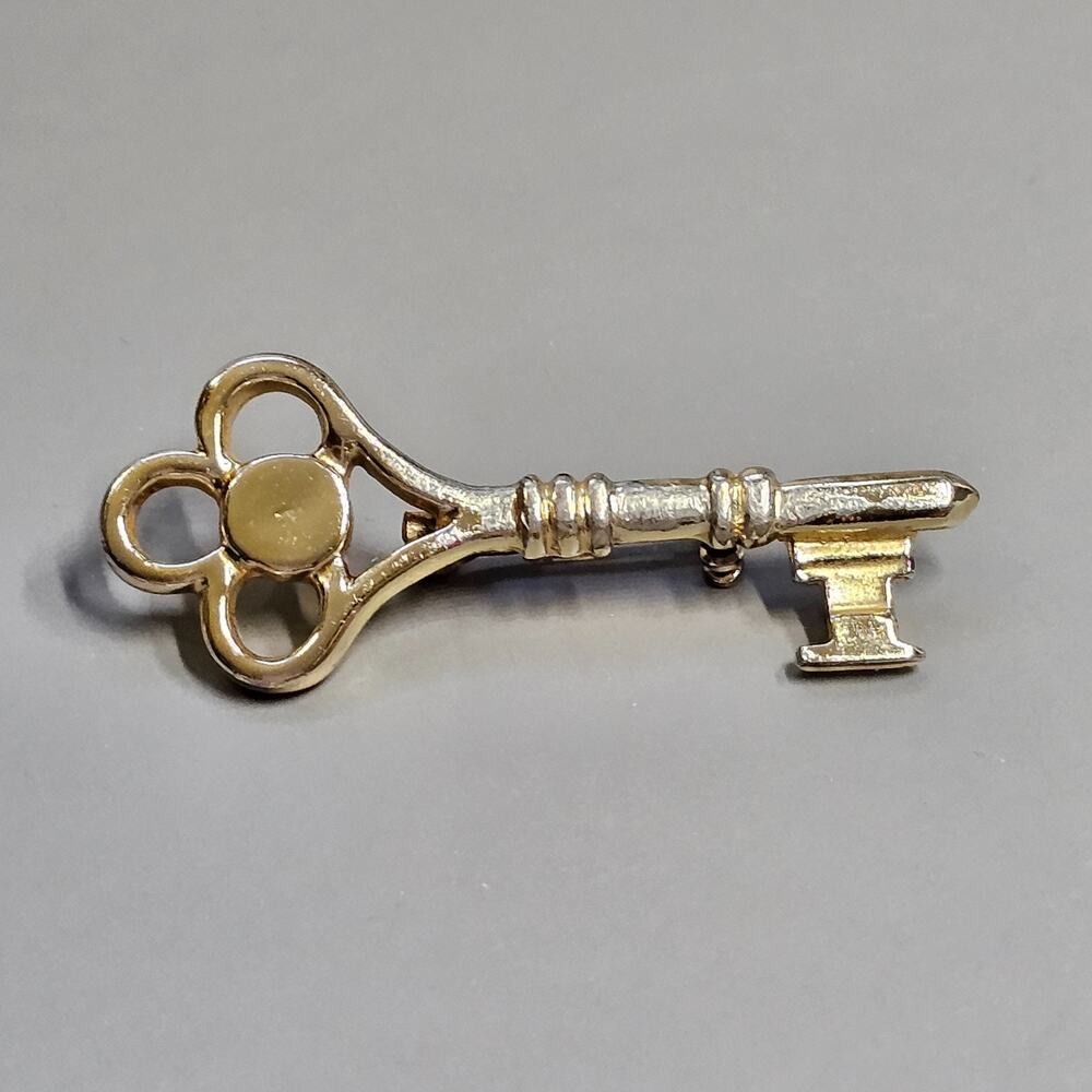 Skeleton Key Brooch Pin Key to Heart Goldtone 2" Vintage